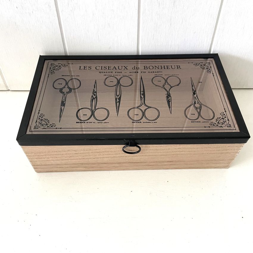 Wooden Box Scissors Theme